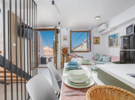 Apartmen PLUS u centru blizu plaže，位于奈维斯的家庭/亲子酒店