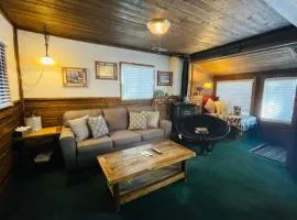 Brown Bear Inn - Cute and cozy home in a beautiful neighborhood, close to downtown Big Bear