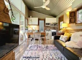 Rusty's Hideaway - Adorable tiny house on a beautiful farm