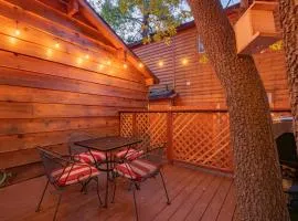 Sugar Pine - Quiet neighborhood, nice to grill and eat outside! Fenced backyard with a new deck!