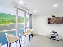 Crest72 Hotel，位于加平的酒店