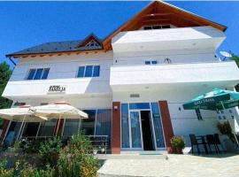 Bar-Restaurant-Hotel-Familja，位于Klos的酒店