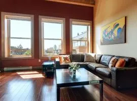 High Ceilings With Loft And Private Patio