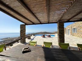 Divine Blue Villa Nano in Koundouros Kea Cyclades with pool and sea view，位于Koundouros的酒店