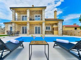 Luxury Stone Villa BANOVI with heated pool，位于维尼埃拉茨的酒店