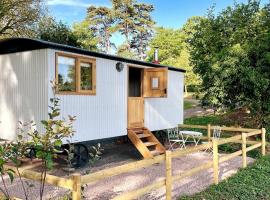 The Hereford Hut, Charming 1 bedroom Shepherds Hut，位于Callow的公寓