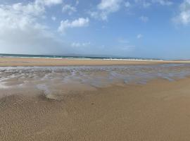 Kerry Coastal Hideaway，位于Fenit的酒店