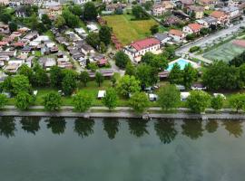 悠乐德科莫假日公园，位于索里科的酒店