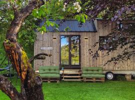 Tiny house - idyllic accommodation，位于格里姆斯塔的度假屋
