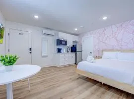 Pink Flamingo Studio Apartment