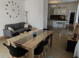 agréable maison 7 personnes proche centre ville de Nogent，位于诺让莱罗特鲁的酒店