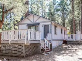Cedar Pines - Mountain home in a tree filled neighborhood with WIFI