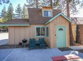 Fawnskin Lakeside Cabin - Nice cozy duplex with mountain views with a Jet Tub!