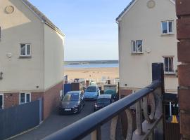 Shoreline Seaside Holiday Home Aberavon beach，位于塔尔伯特港的带停车场的酒店