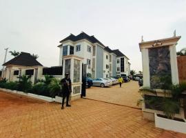 Boston Hills Resort & Hotel，位于Umuoji的酒店