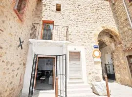 Gorgeous Home In Fourques With Wifi