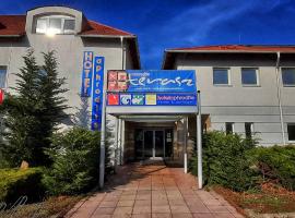 阿芙罗狄蒂酒店，位于G&ouml;d的带泳池的酒店