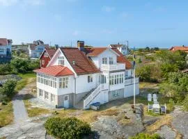 Lägenhet med havsutsikt & uteplats i vårt hus på Käringön