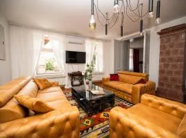 Authentic Design 2BDR Apartment in Old Town