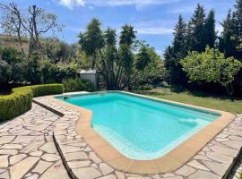 Villa provençale avec piscine et jardin au calme，位于奥皮约的酒店