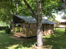 Camping Le Mondou，位于Saint-Julien-de-Lampon的酒店