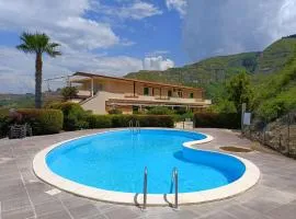Beautiful family-apartment in Parghelia with seasight garden