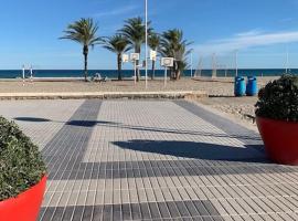 Apartamento Alicante San Juan playa 1ª línea，位于Benimagrell的酒店