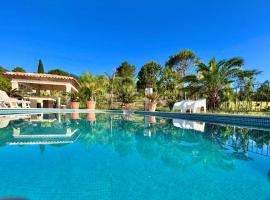 Villa La Source 83 - room close to St Tropez，位于孔格林的住宿加早餐旅馆