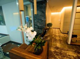 Hotel Zeneli Vlore，位于伏罗拉的酒店