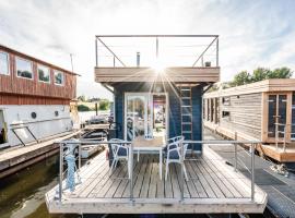 Tolles Tiny-Hausboot GÜNTER mit Dachterrasse，位于汉堡的酒店