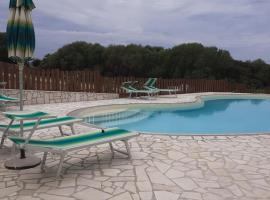agriturismo gli olivastri appartamento raggio di sole , con piscina e vista mare ,climatizzatore,wifi，位于阿列恩图的度假屋