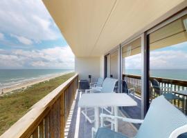 Gulf view 8th floor condo, with boardwalk to the beach and pool，位于马士腾海滩的酒店