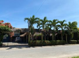 Mauras Tropical Mini Hostel & Tours，位于帕克拉的住宿加早餐旅馆
