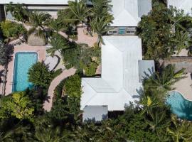 鹤海滨别墅精品酒店 ，位于德尔雷比奇Tropic Isle Harbor附近的酒店