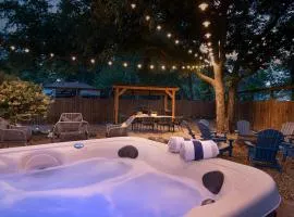 The Mint Julep, pet-friendly, hot tub, sleeps 8!