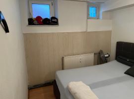 CHEAP ROOM IN A SHARED APARTMENT IN Mulheim, GERMANY，位于鲁尔河畔米尔海姆的酒店