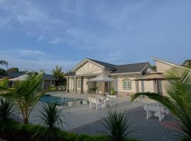Villa Dracaena Melaka With Swimming Pool, Hill View and 20 minutes to Town，位于马六甲的住宿加早餐旅馆