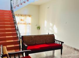 Spacious 3-Bedroom Private Villa in Mangalore - Ideal Getaway for Family and Friends，位于门格洛尔的家庭/亲子酒店