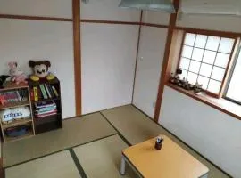 IIIハウス　ひらパーからすぐの３階建て一軒家　全寝室エアコン新調　wifi完備　旅行&ビジネス大歓迎