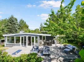 Spacious Cottage With A View Of Wild Nature