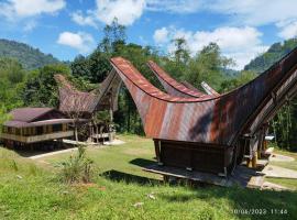 Tongkonan Layuk Kalembang Homestay，位于兰特包的乡村别墅