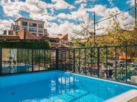 Stay Swanky Bed & Breakfast，位于萨格勒布的酒店