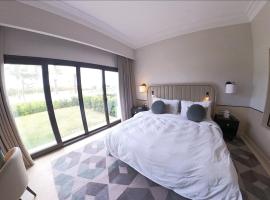 1 Bedroom Suite @ The address Golf Marassi Resort，位于阿莱曼的酒店