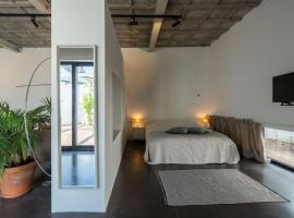 Loft van 90 m² met grote binnentuin.，位于安特卫普的度假短租房