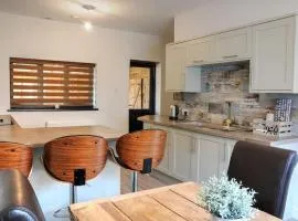 Luxury Holiday Cottage. Beverley. Parking