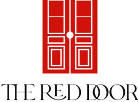 The Red Door Townhouse Apartment，位于阿达拉的公寓