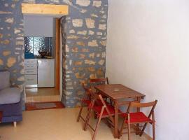 Appartement in einem dalmatischen Haus in Novigrad-Dalmatien neben Zadar，位于诺维格勒达尔马提亚的酒店