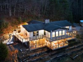 5br! Smokey Mountains! Hot Tub, Game Room，位于罗宾斯维尔的酒店