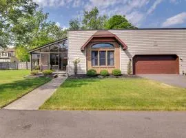 Tonawanda Vacation Rental about 13 Mi to Niagara Falls