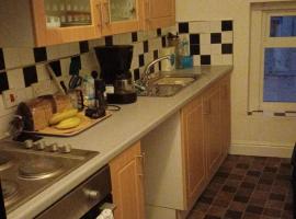 Twin room in Hoylake - 500 metres from Royal Liverpool Golf Course，位于霍伊莱克的度假短租房